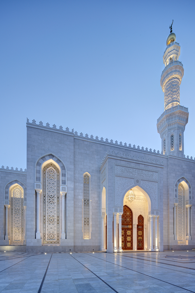 l63p3h_2018_5-saudi_mekka_al-azizia-mosque_16gu050_exterior.jpg