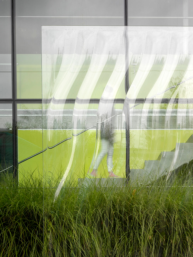 Vertical Glass Reimagined: Lasvit’s Liquidkristal by Ross Lovegrove